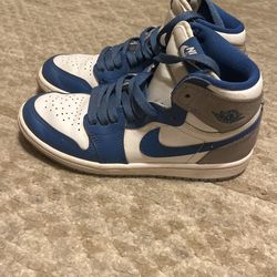 Boys Nikes Size 2.5