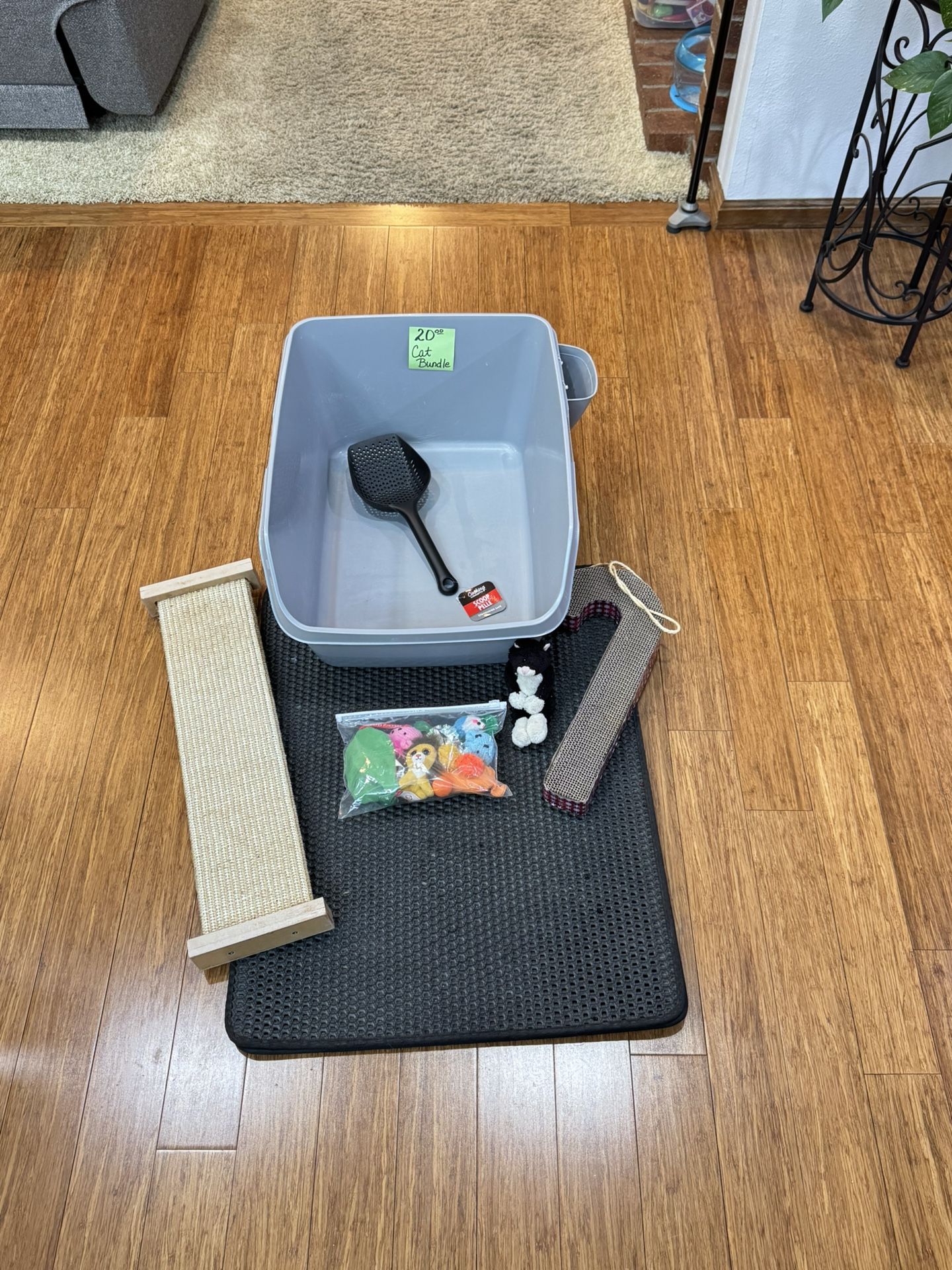 Large Cat Litter Box with Scoop Holder, Litter Pad, Scratching Piece & Cat Toy’s - I Have Also Added A Brand New Litter Scoop and Scratching Post