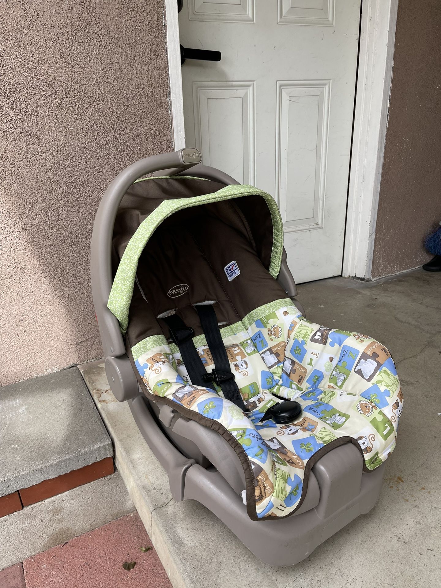 Evenflo Discovery 5 Infant Car Seat, Jungle Puzzle