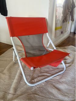 Foldable beach chair