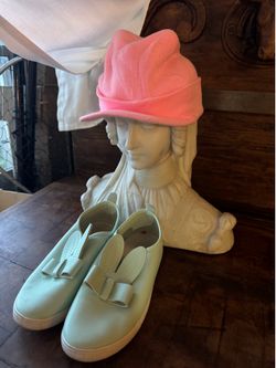 Rabbit shoes mint color and pink knit hat