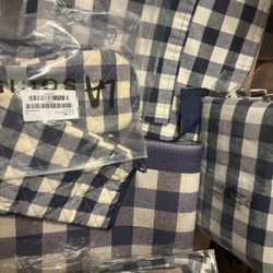 15-Piece Kitchen Set /2 Curtain sets / Oven Mitts / 4 table Matt’s/ 20” floor Rubber rug /pot holders All For 25.00