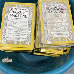 LOT OF VINTAGE NATIONAL GEOGRAPHIC MAGAZINES
