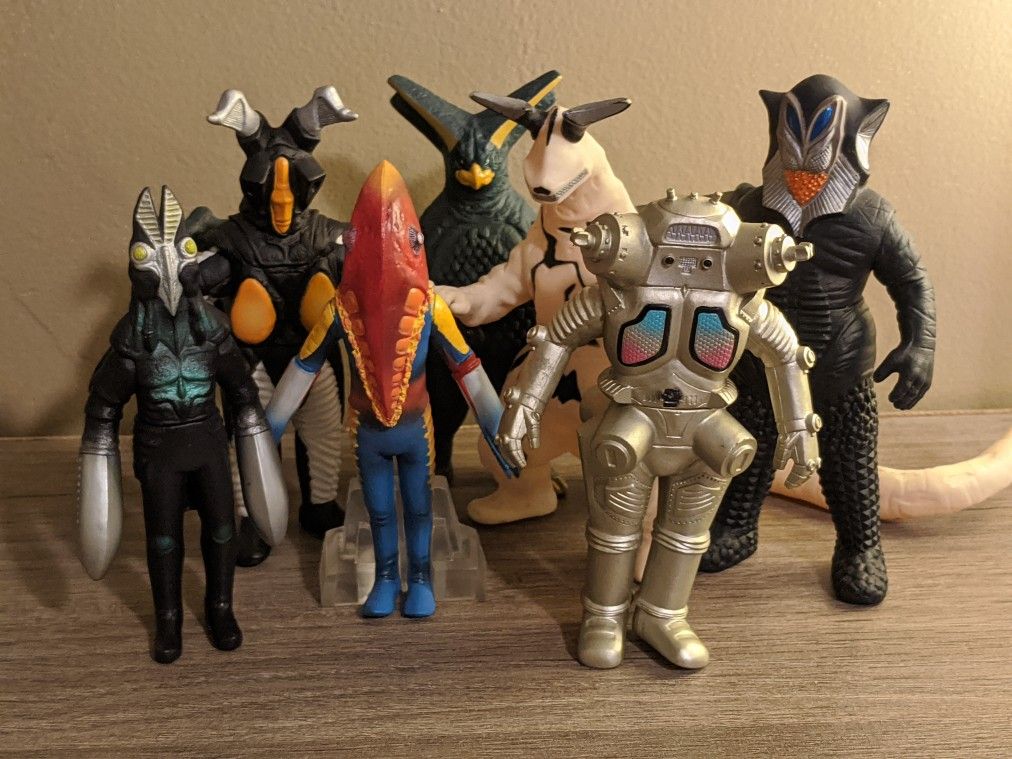 Bandai Ultra Monster 500 Series Lot of 7 Action Figures