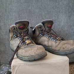 Used Avenger Work Boots 