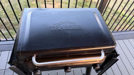 Flat Traeger Grill - Good for Parts
