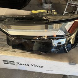 2023 Audi Q4  Headlight Left Side