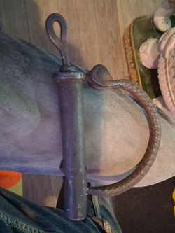 Antique leg shackle,excellent condition.