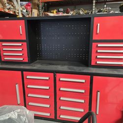 18 Drawer Work And Tool Bench/Cabinet With Lock And Key