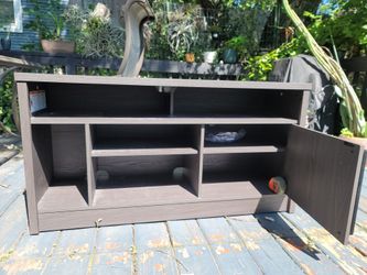 Insignia TV console with gaming nook/model# NS-STVGN555