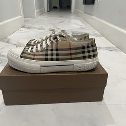 Burberry Shoes 