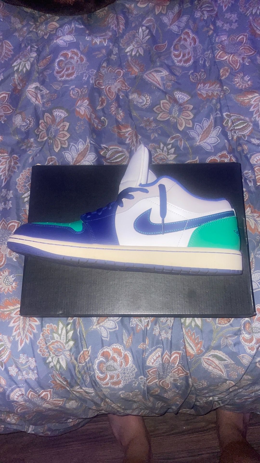 Jorden 1 low dunks wear like there times don’t have anything to match with it size 13 for boys