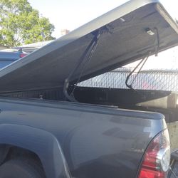 TRUCK BED COVER (TACOMA) 