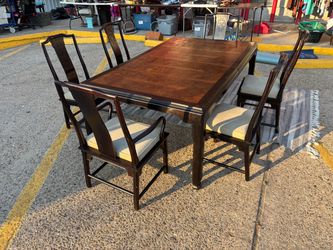 Table W/ 6 Chairs! Delivery Available!