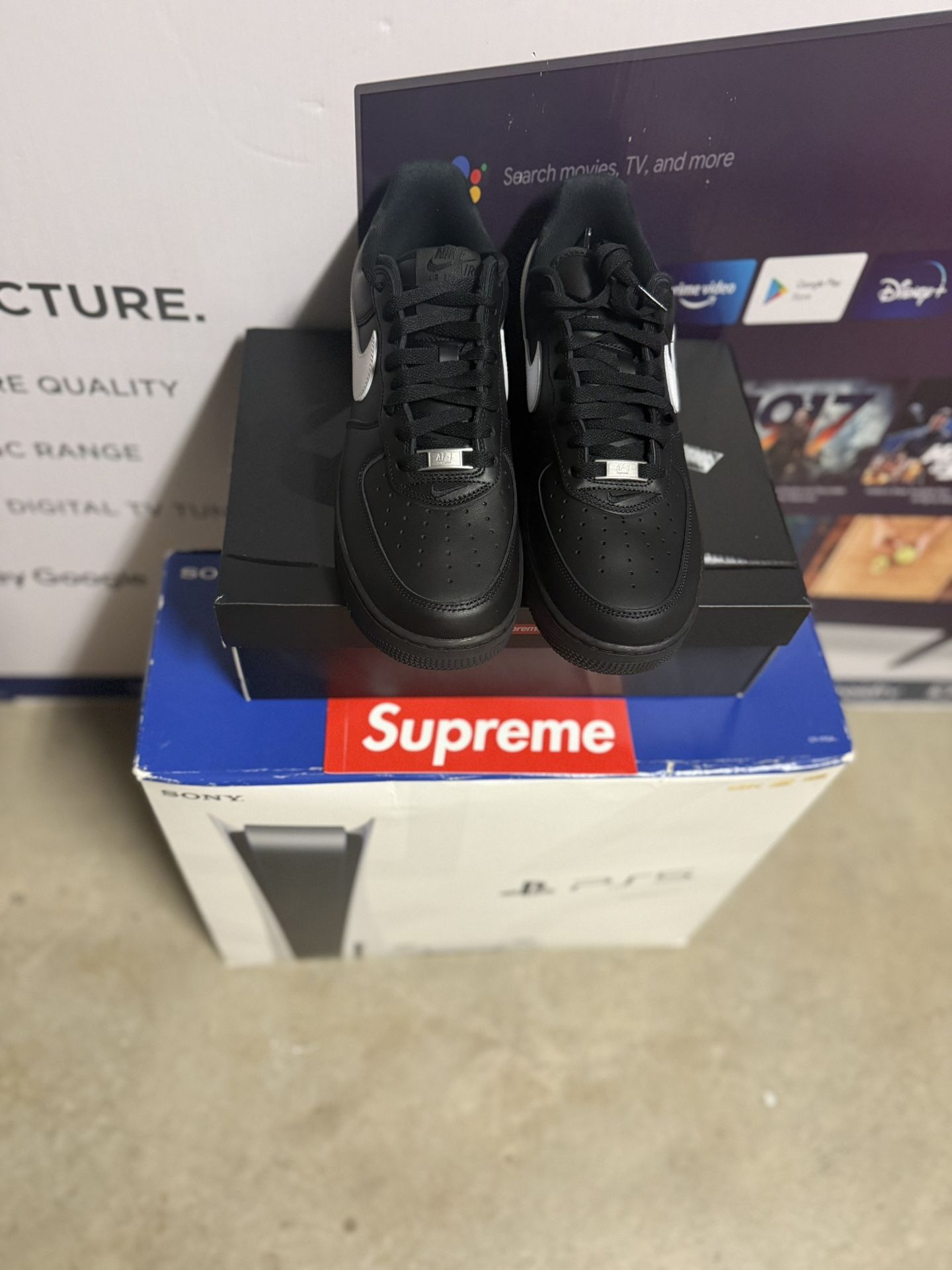 Supreme Air Force One Black White