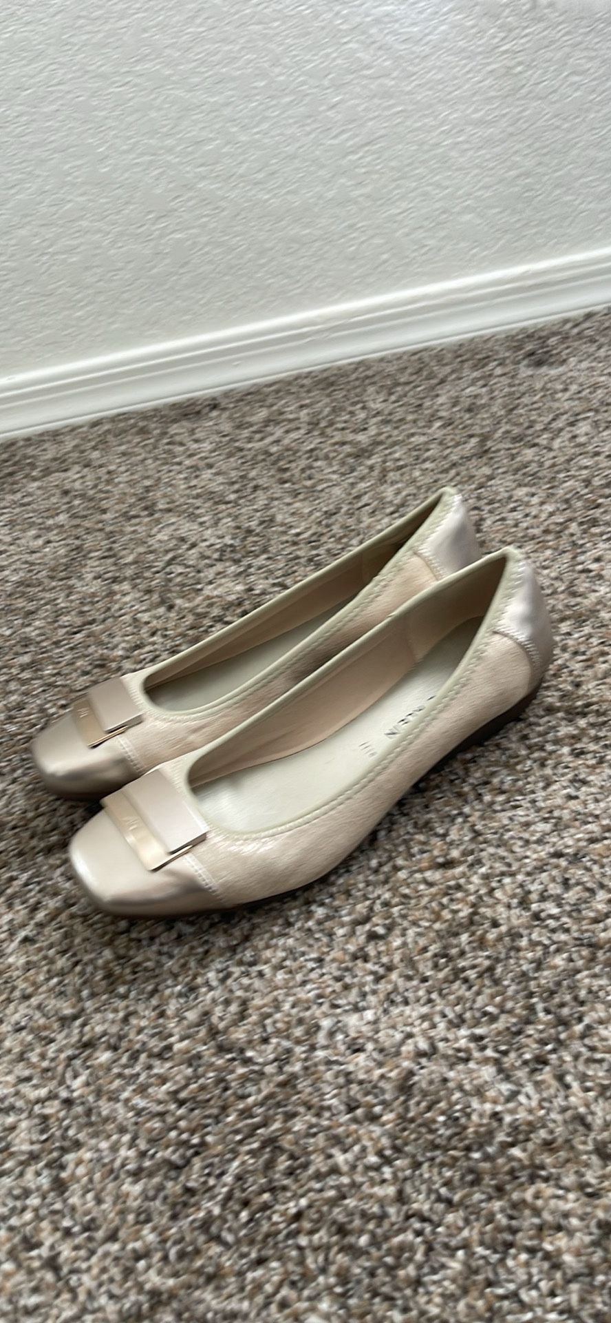 Anne Klein Iflex Metallic Taupe Gold Champagne Ballet Flats. SIZE 10
