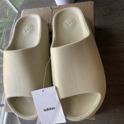 Yeezy Slide Adidas