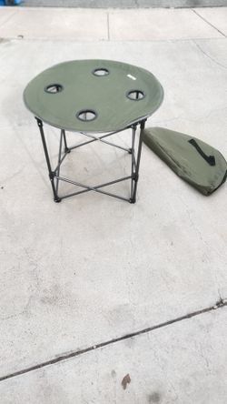 Collapsible camping table