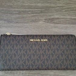 Michael Kors Signature Wallet