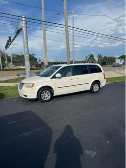 2010 Chrysler Town & Country