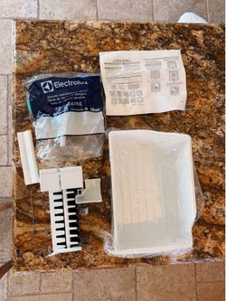 Electrolux Frigidaire Refrigerator Freezer Ice Maker New