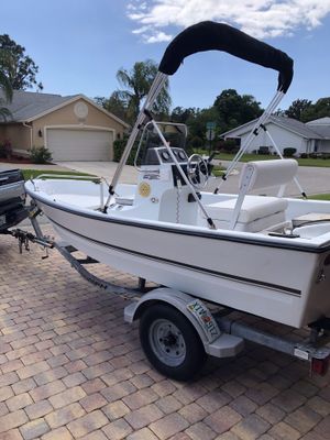 Photo Triumph 15 Center Console with Trailer