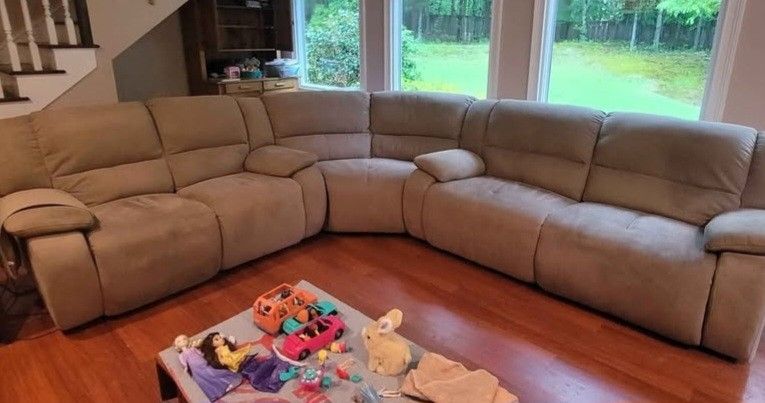 Quality Reclining Sectional-Free Delivery