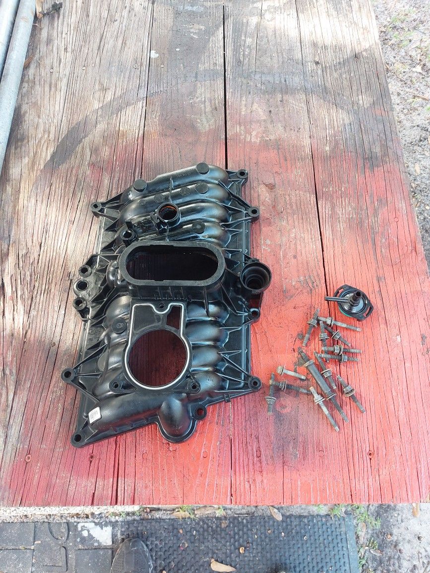 96-99 CHEVY GMC TRUCK&SUV 5.0/5.7L V8 UPPER AIR INTAKE MANIFOLD OEM 17113541