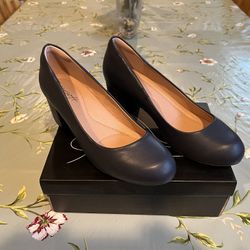 Women’s Pumps Low Chunky Block Heel Round Toe Navy Blue, Size 9W