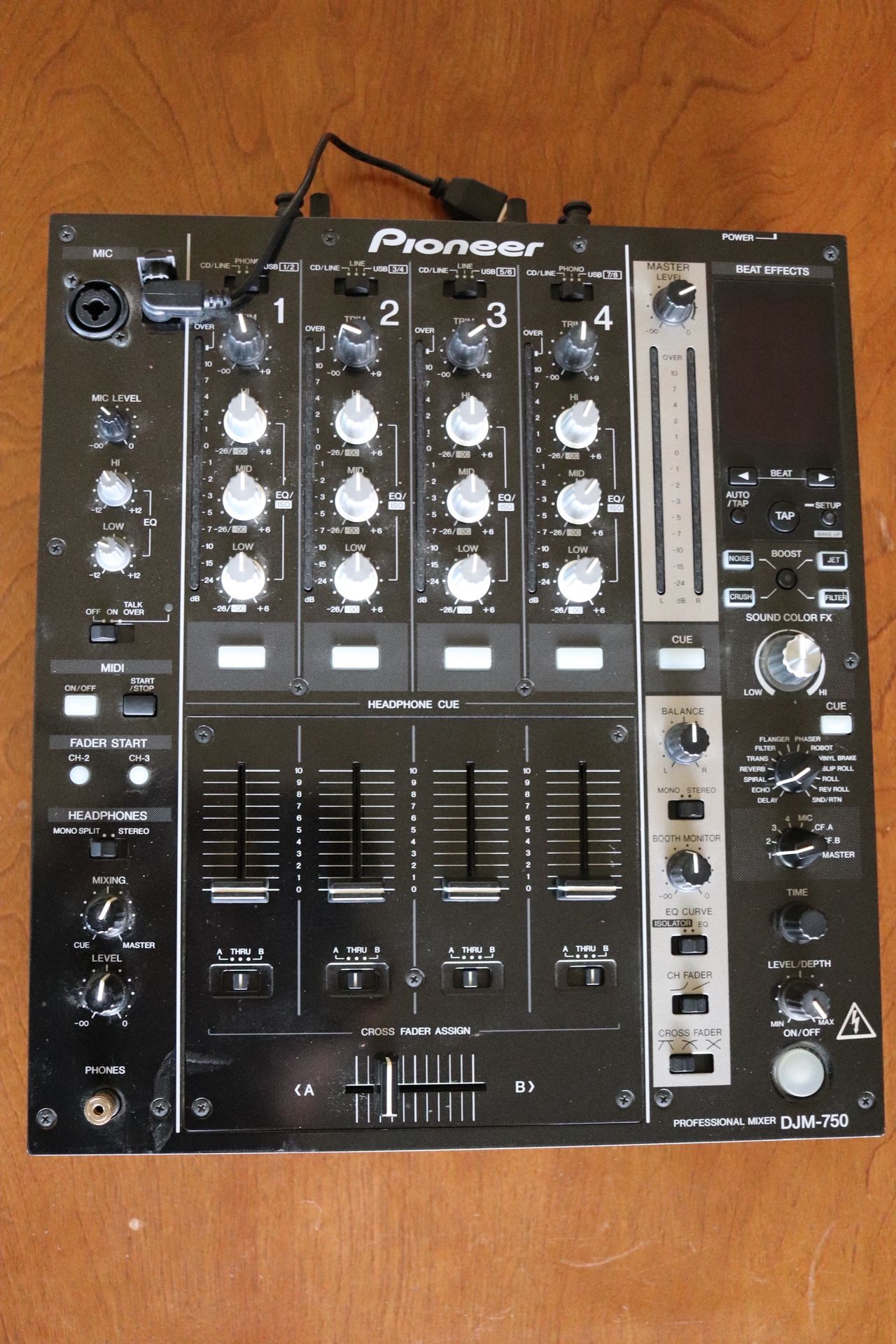 Pioneer DJM 750 Mixer + Case Saver
