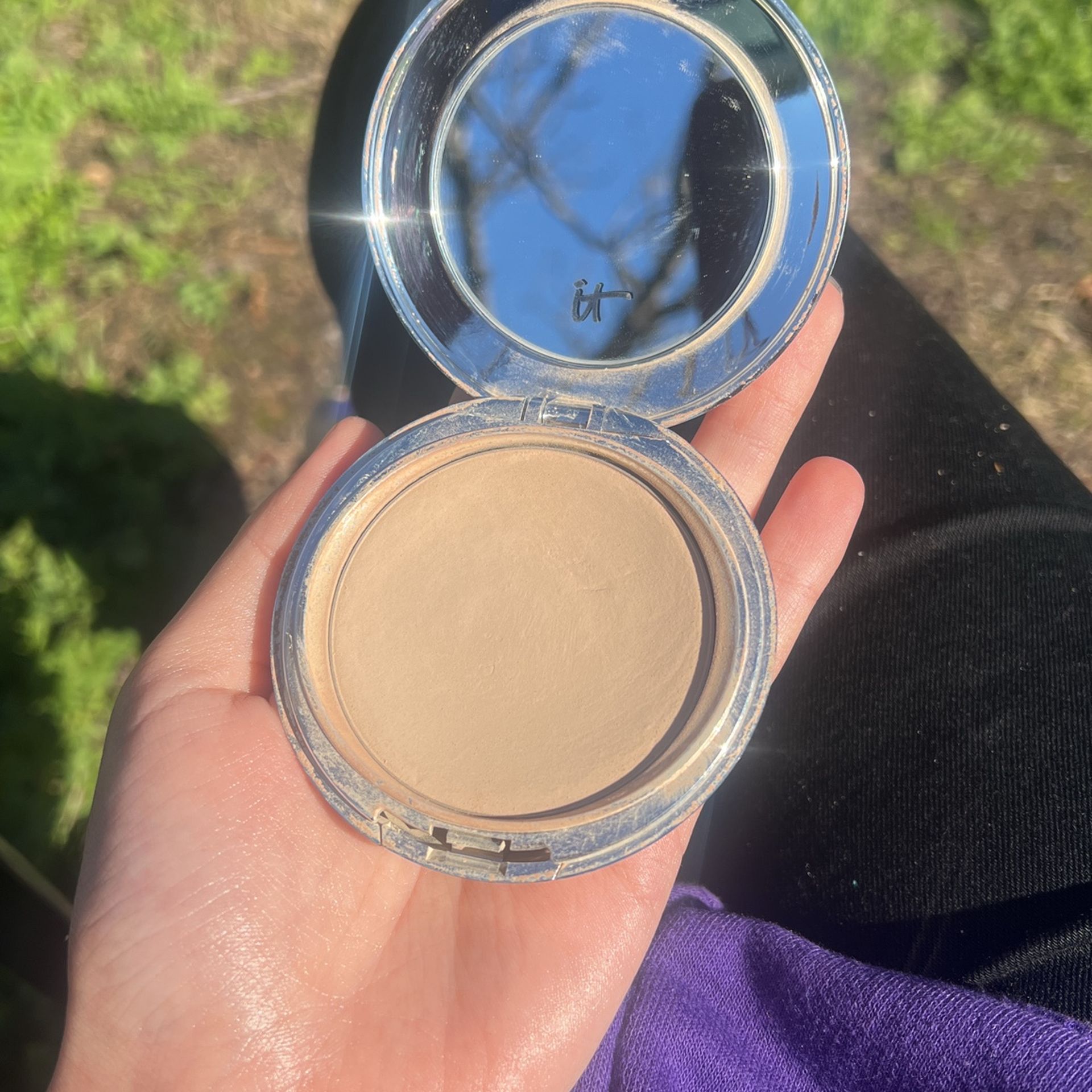 it cosmetics spf 50+ shade light celebration foundation