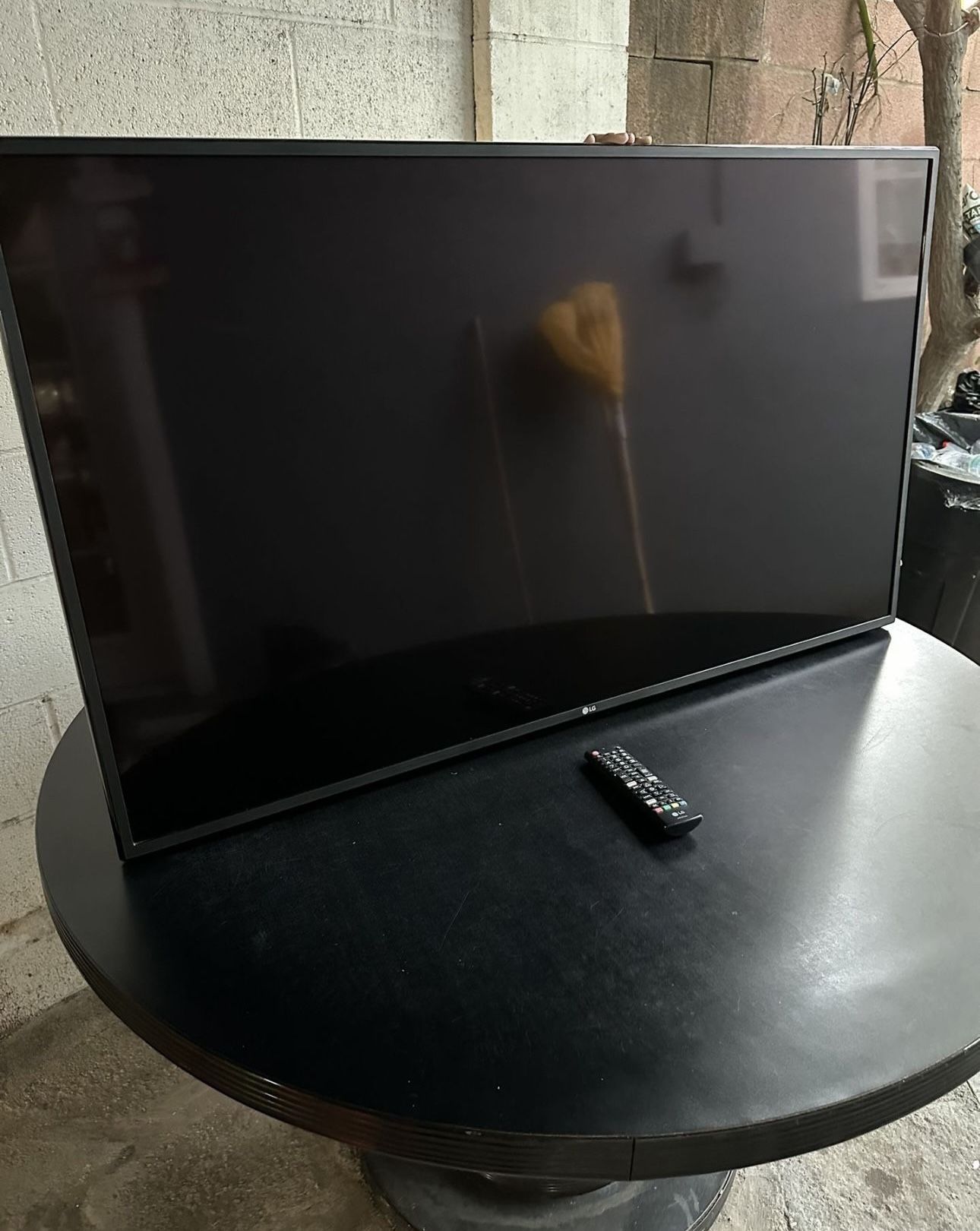 LG TV for Sale (50 Inch)