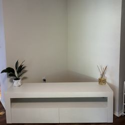 TV STAND 