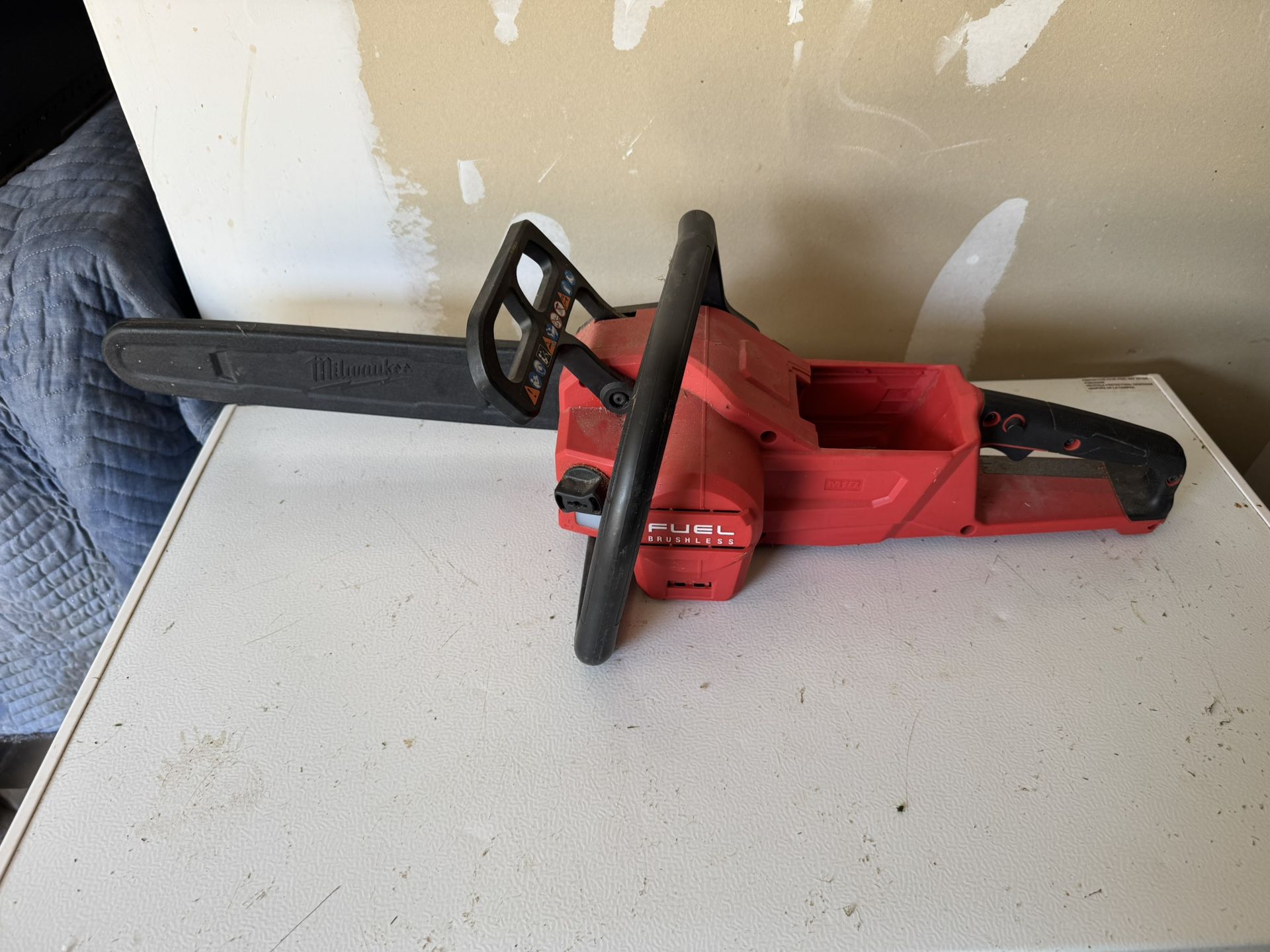 Milwaukee Chainsaw With HD 12 High Output Battery