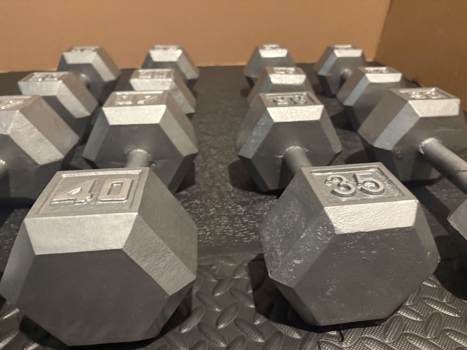 Set of Hex Cast Iron Dumbbells ( heavy) 40#, 35#, 30 and 25 #   In total: 260 pounds.