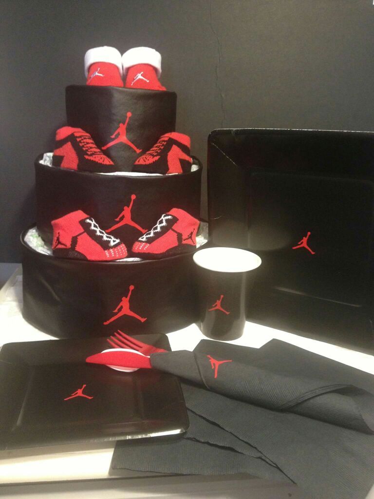 Baby shower or infant age Diaper cake with matching tableware