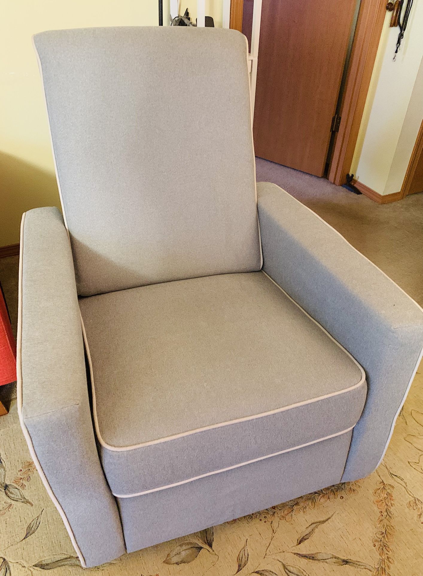 DaVinci Piper Recliner And Swivel Glider