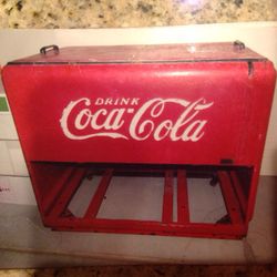 Antique CocaCola Ice Box. Inside is in good condition. Great for Parties to keep drinks cold.