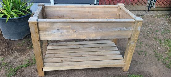 Expert Cedar planter box