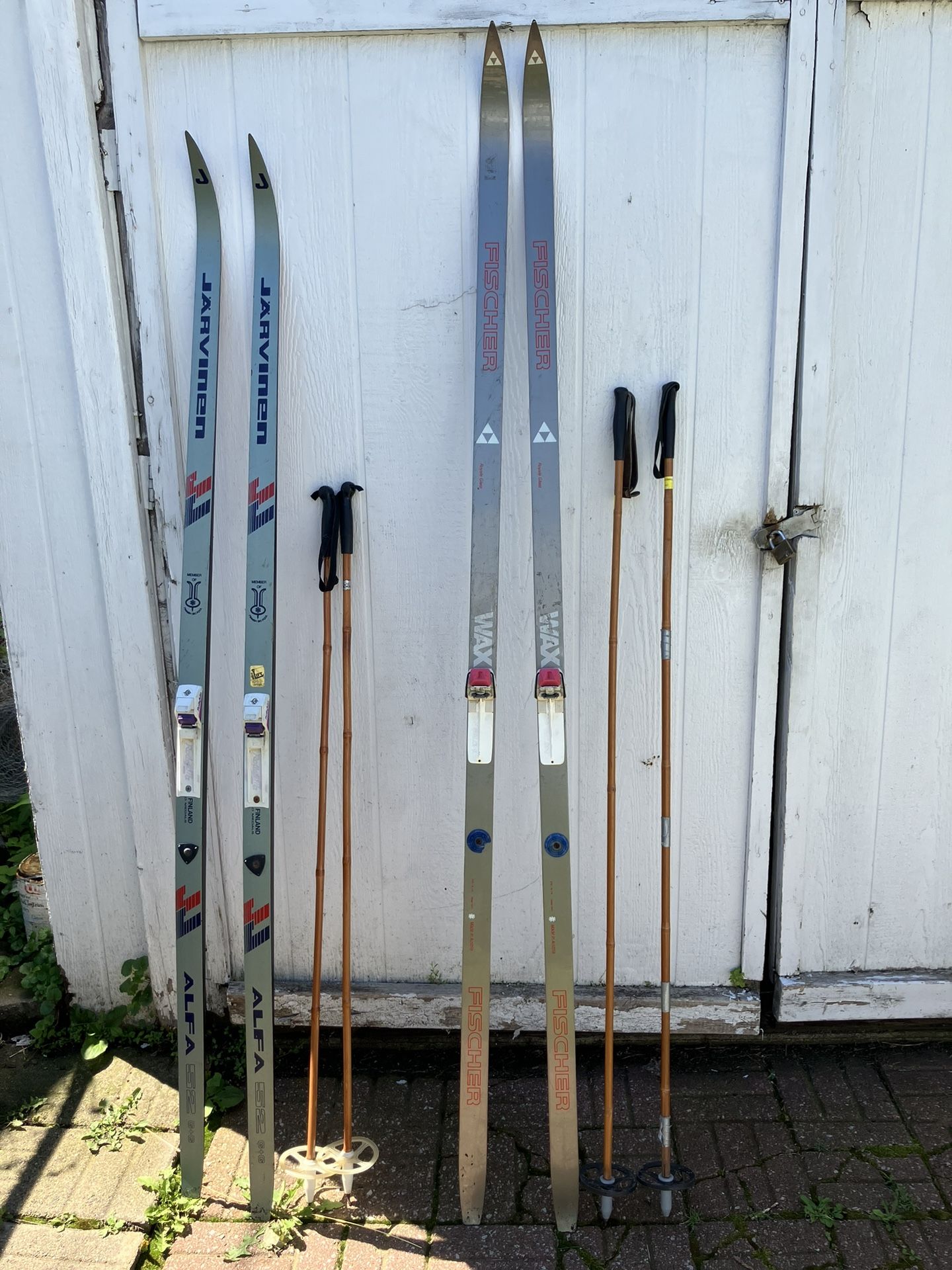 Cross country skis
