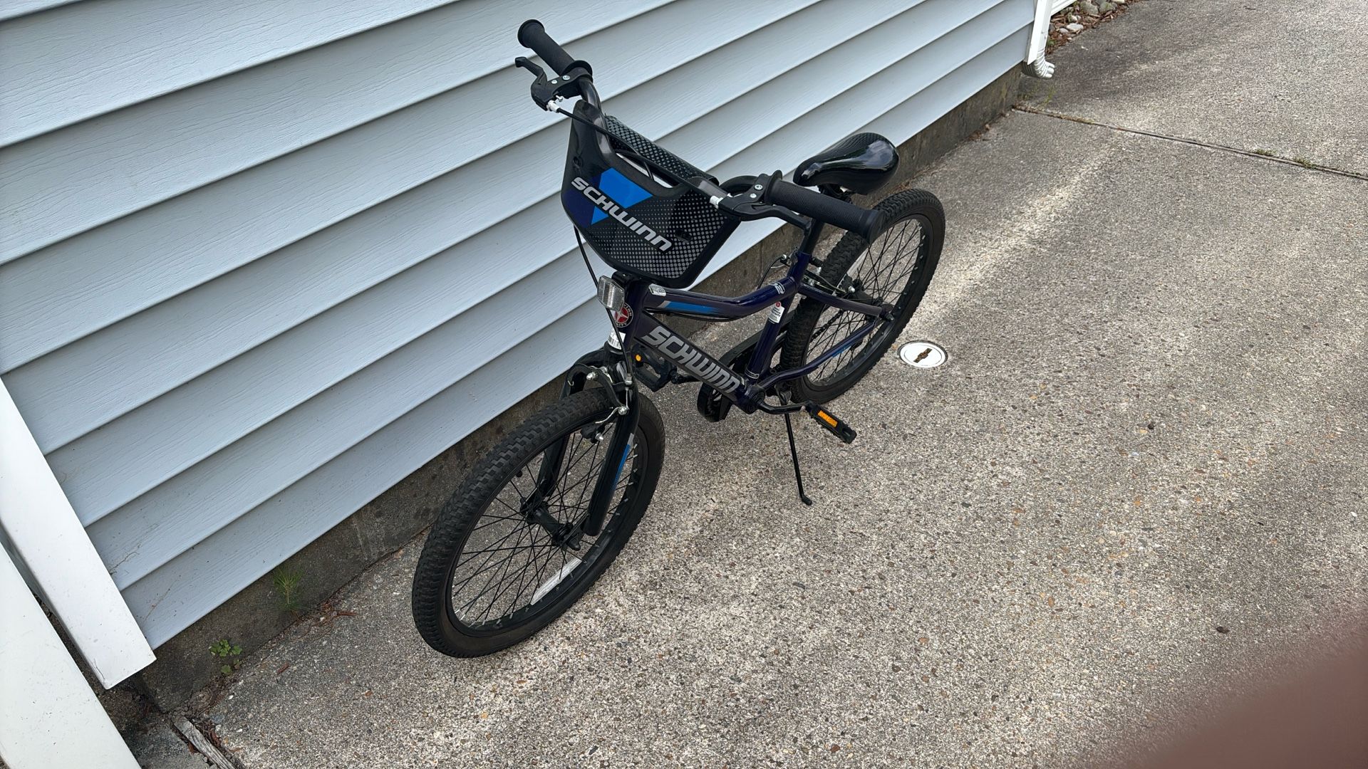 Boys Schwinn 20” Bike. Like New Condition.