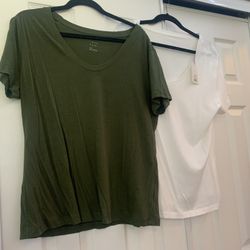 🎁NWT 2 WOMENS LARGE T-SHIRTS TOPS 