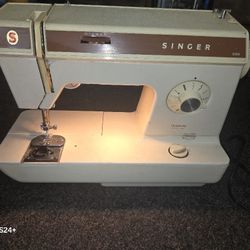 Singer 935 Sewing Machine 