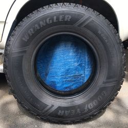 Like New Spare Tire Take Off - LT 215/85R16 Load Range E 10 Ply