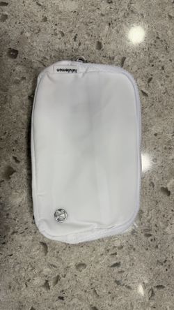 NEW Everywhere Belt Bag 