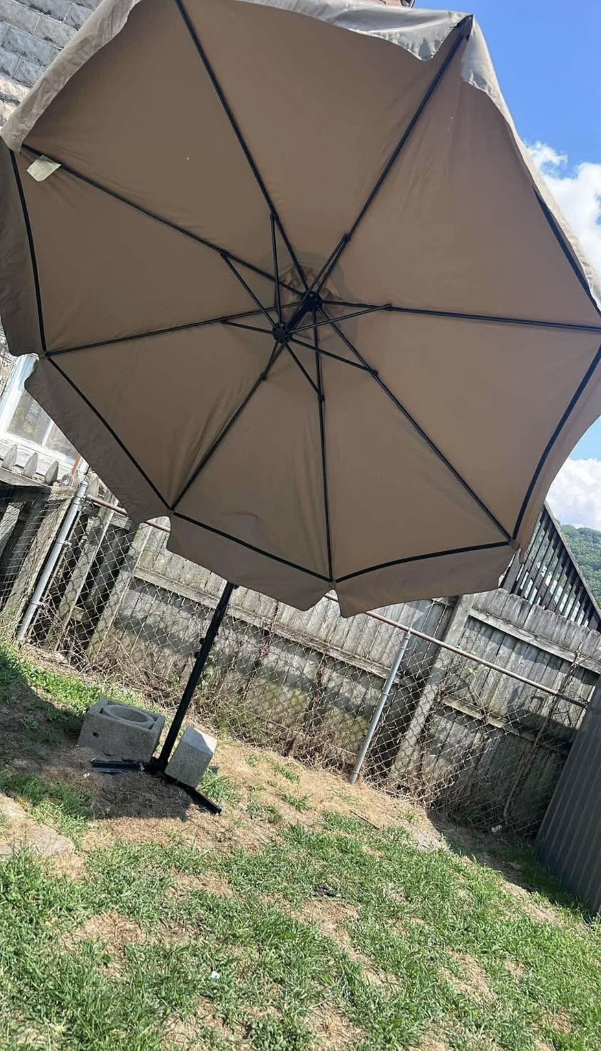 Sun Breeze Outdoor Umbrella w/ Mosquito Netting