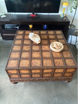Pulaski Espaigne Cocktail Table