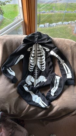 Skeleton costume
