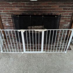 Adjustable Baby Gate