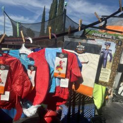 Disfraces Para Niñas Y Niños  3 Y 5 Dólares Cada Uno 